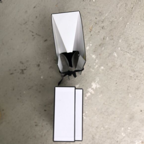 Chanel Gift Box & Bag - Picture 4 of 7